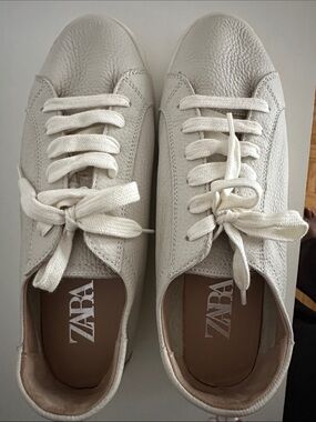10. ZARA SOFT LEATHER SNEAKERS